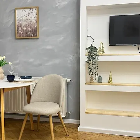 Carina Downtown Spot