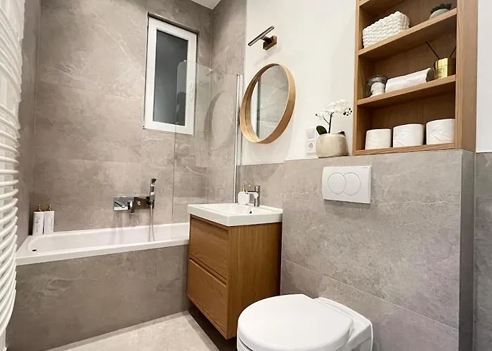 Carina Downtown Spot