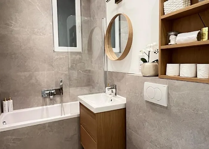 Carina Downtown Spot *